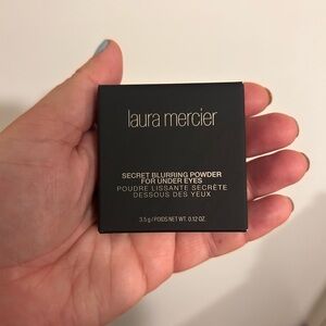 Laura mercier secret blurring powder